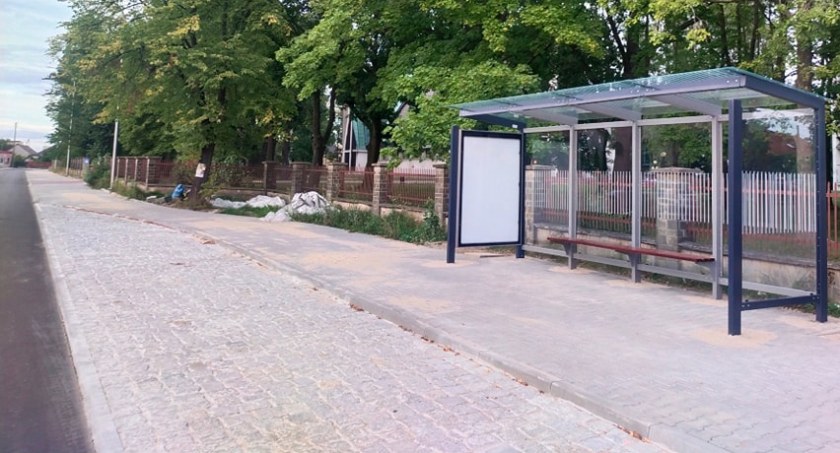 Nowe zatoczki autobusowe i wiaty przystankowe. Zdjęcie: Kamil Bugdal. 