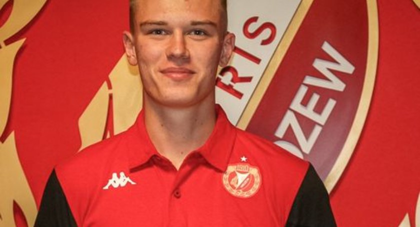 Na zdjęciu Mateusz Kempski w barwach łódzkiej drużyny - fot. Facebook/Akademia Widzewa