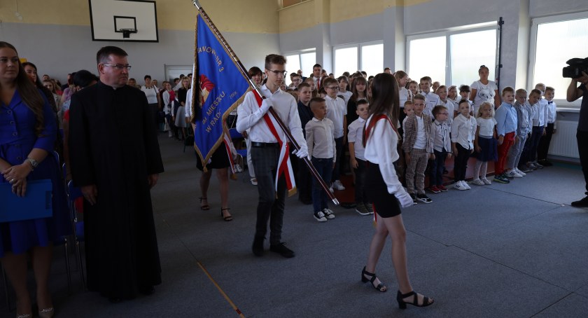 Na zdjęciu rozpoczęcie roku szkolnego w Trójce - fot. UM Radomsko