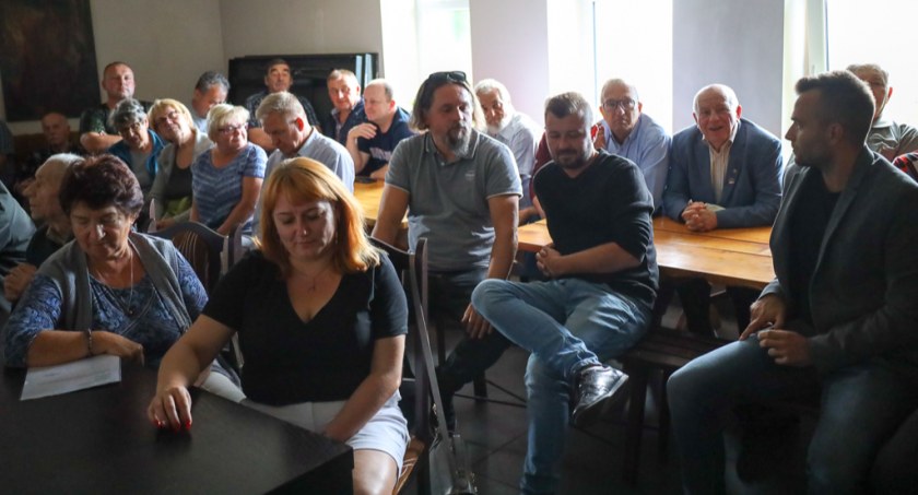 Na zdjęciu mieszkańcy, którzy wzięli udział w spotkaniu - fot. UM Radomsko