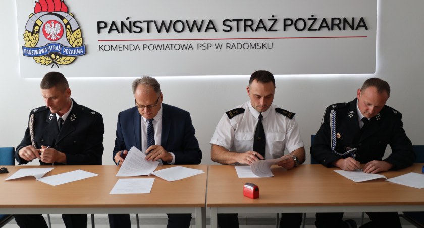 Na zdjęciu moment podpisania porozumienia - fot. UM Radomsko