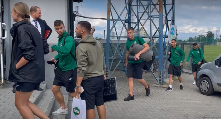 Na zdjęciu zrzut ekranu - piłkarze Radiomiaka