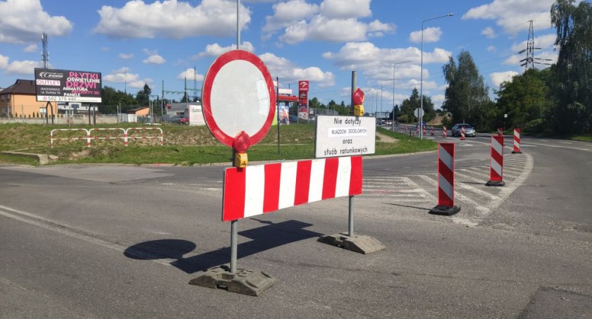 Na zdjęciu zamknięta ulica Krakowska