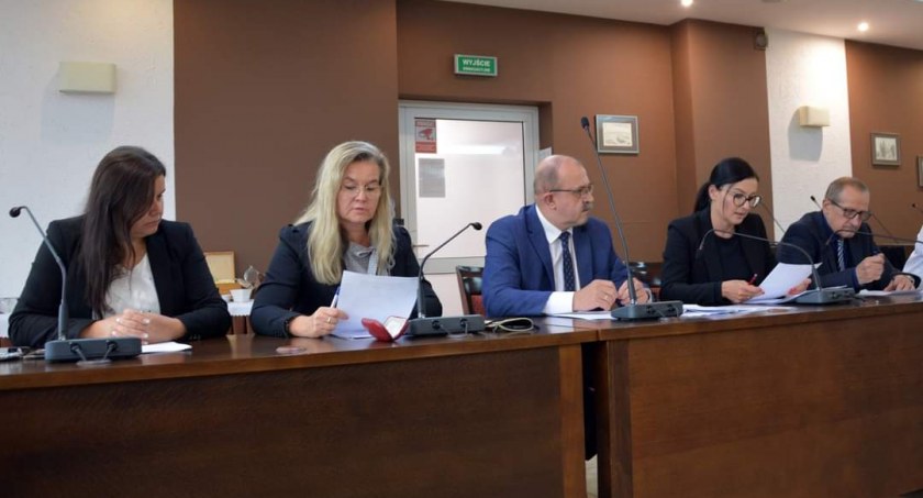 Na zdjęciu dyrektor Kagankiewicz trzeci z lewej - fot. Facebook/Starostwo Powiatowe 