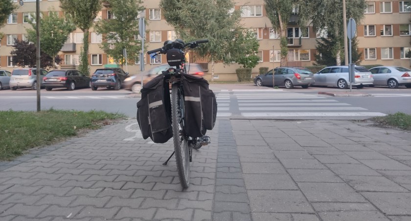 Na zdjęciu przejazd dla rowerów na ulicy Armii Krajowej
