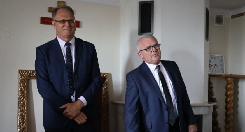 Na zdjęciu prezydent Ferenc i radny RdR Grzegorz Minecki na spotkaniu z mieszkańcami dzielnicey Saniki