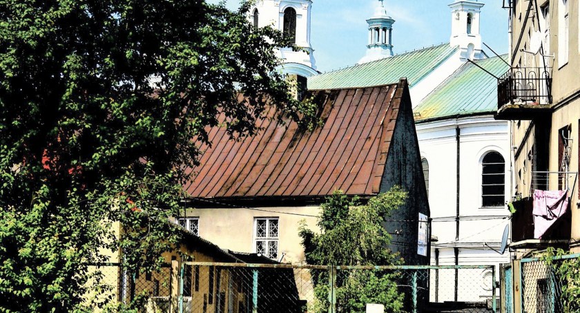 Na zdjęciu Kamienice przy ul. Przedborskiej (widok od tyłu) rok 2022. Jacek Kaszyński