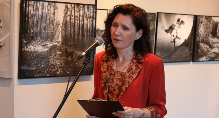 Na zdjęciu Edyta Smędzik podczas jubileuszu w galerii muzeum - fot. UM Radomsko