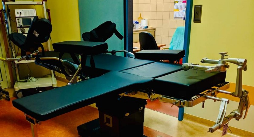 Na zdjęciu nowy stół - fot. Szpital Powiatowy/Facebook 