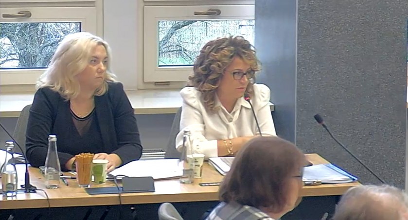 Na zdjęciu z prawej skarbniczka miasta Mariola Wypych