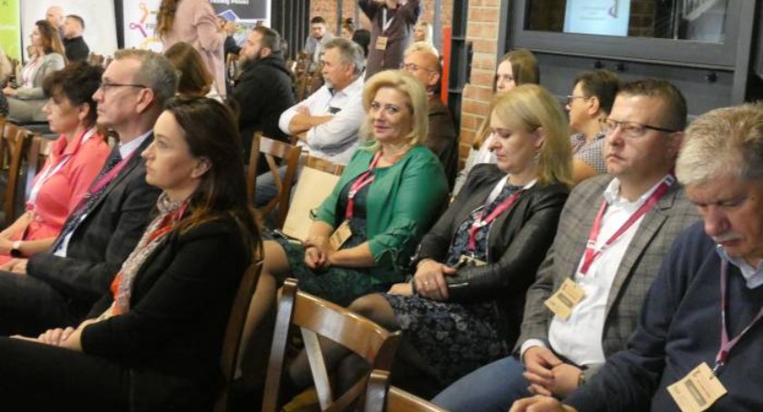 Na zdjęciu prezydent Ferenc mówi przedsiębiorcom, dlaczego podatek od nieruchomoścu wzrośnie