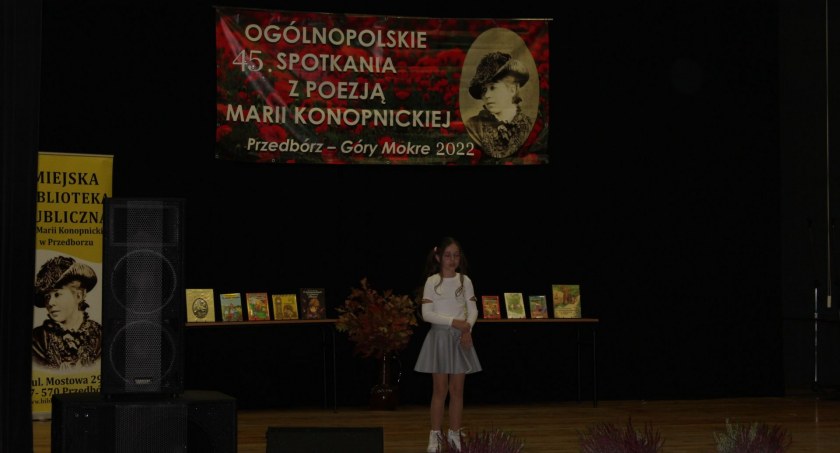 Na zdjęciach uczestnicy Ogólnopolskich Spotkań z Poezją Marii Konopnickiej - fot. Starostwo Powiatowe/Facebook