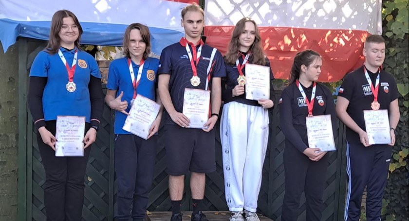 Na zdjęciu najlepsi strzelcy na podium - fot. 10-tka/Facebook