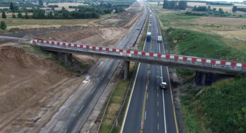 Na zdjęciu autostrada A1 w okolicy Kamieńska - fot. UM Kamieńsk