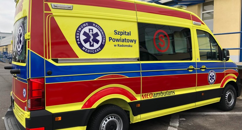 Na zdjęciu karetka pogotowia ratunkowego - fot. Szpital Powiatowy/Facebook