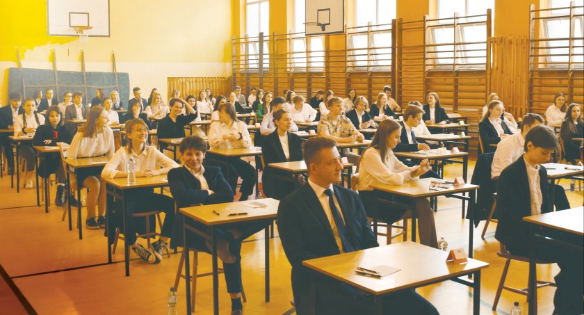 Na zdjęciu maturzyści w I LO - fot. I LO/Facebook