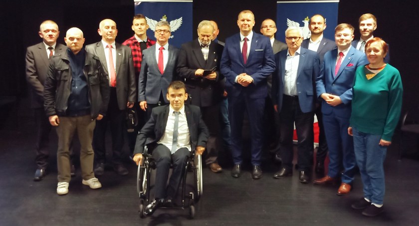 Na zdjęciu uczestnicy spotkania z posłem Konfederacji