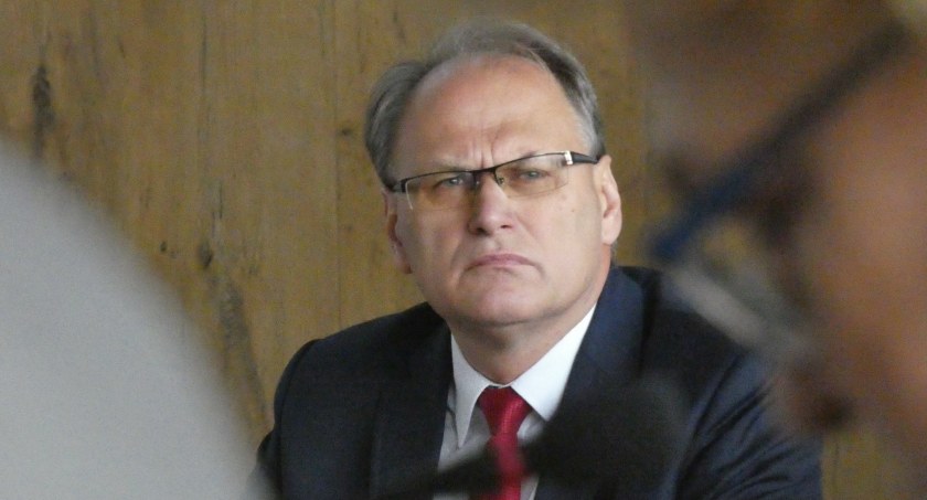 Na zdjęciu prezydent Jarosław Ferenc na sesji w piątek 28 października