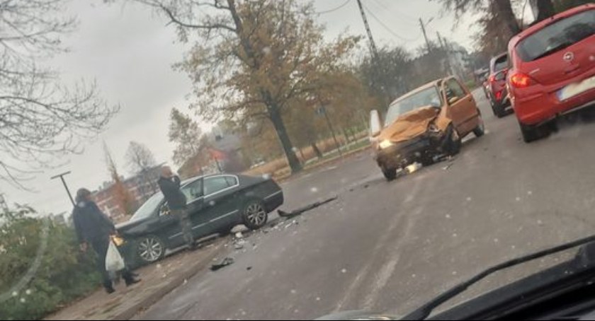 Na zdjęciu zderzenie na Sierakowskiego - fot. Konrad Zagórowicz/Facebook