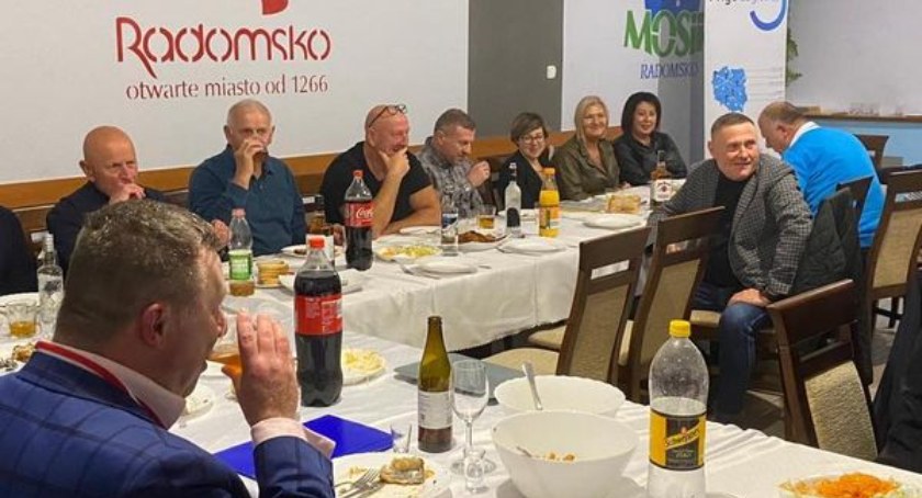 Na zdjęciu spotkanie członków i sympatyków Ery Tenisa w sali na stadionie miejskim przy ul. Brzeźnickiej