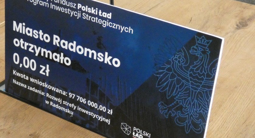 Na zdjęciu tabliczka przygotowana przez Łukasza Więcka i Magdalenę Spólnicką