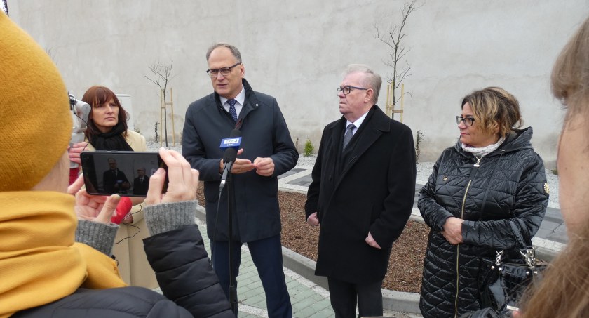 Na zdjęciu od lewej wiceprezydent Monika Andrysiak, prezydent Jarosław Ferenc, przewodniczący RM Tadeusz Kubak i skarbniczka Mariola Wypych 