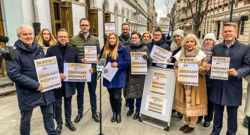 Na zdjęciu: członkowie PO po konferencji prasowej w Łodzi