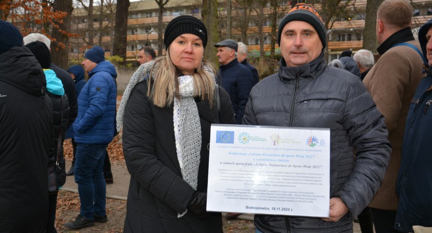 Na zdjęciu Wicestarosta Małgorzata Lewandowska oraz radny Tomasz Kaczmarek