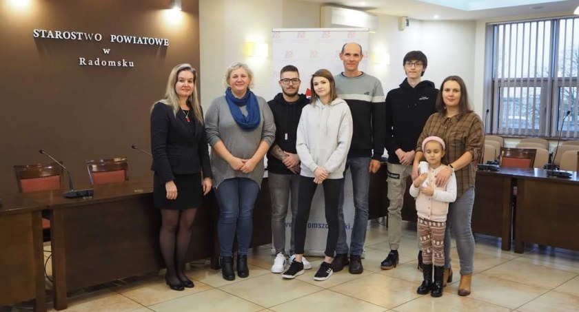 Na zdjęciu laureaci konkursu - fot. Starostwo Powiatowe/Facebook 