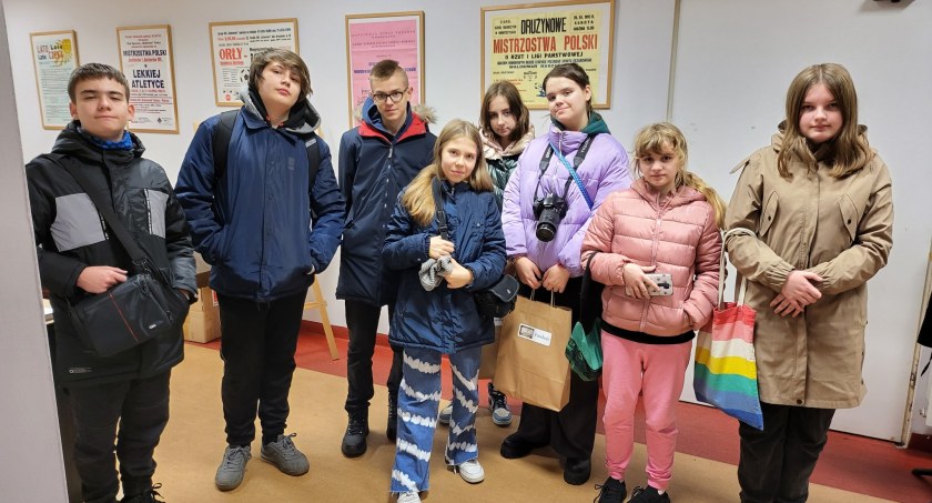 Na zdjęciu uczestnicy zajęć fotograficznych w muzeum drukarstwa - fot. foto Pozytyw/Facebook