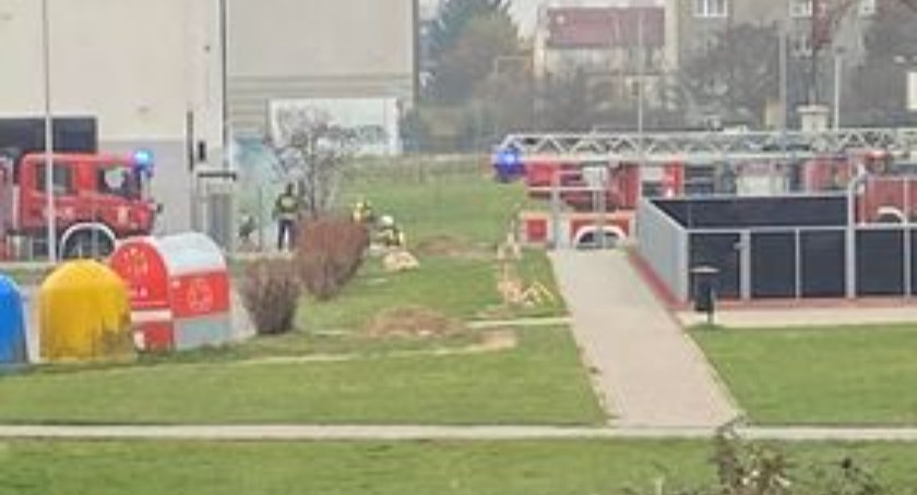 Na zdjęciu wozy straży przed Aquarą - fot. Maja Plucińska