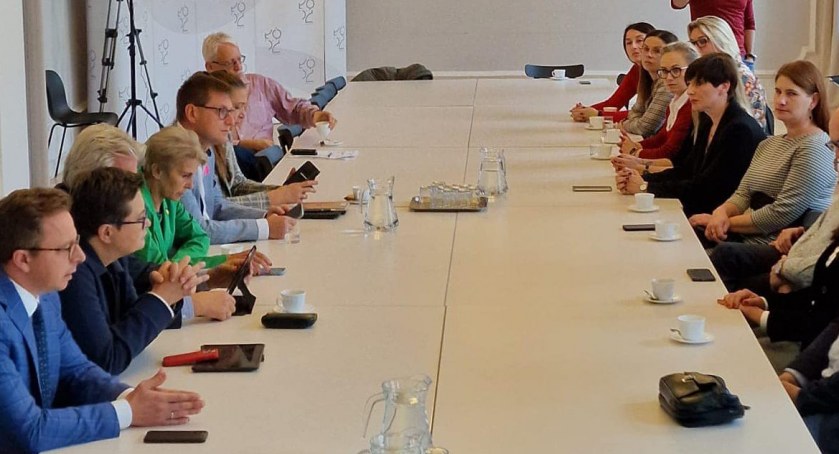 Na zdjęciu spotkanie łódzkich posłów z przedstawicielami LGD, 3 października 2022