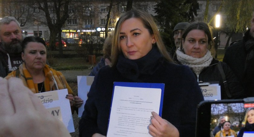 Na zdjęciu Magdalena Spólnicka z obywatelskim projektem ustawy