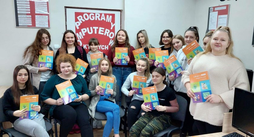 Na zdjęciu uczniowie Ekonomika podczas 