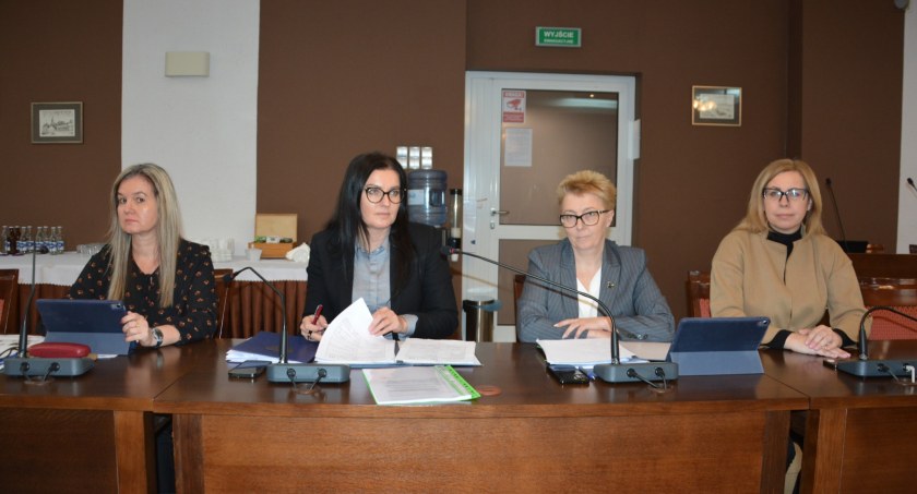 Na zdjęciu obradujący na Komisji Rozwoju Powiatu