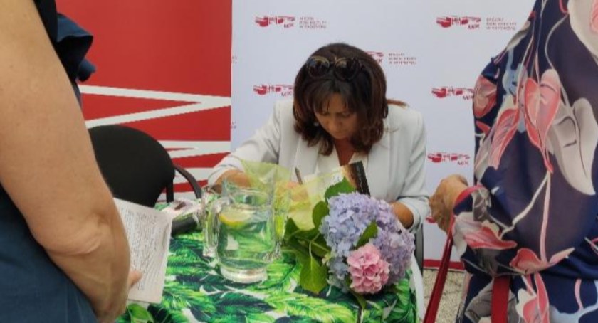 Na zdjęciu Elżbieta Stępień podczas promocji książki 