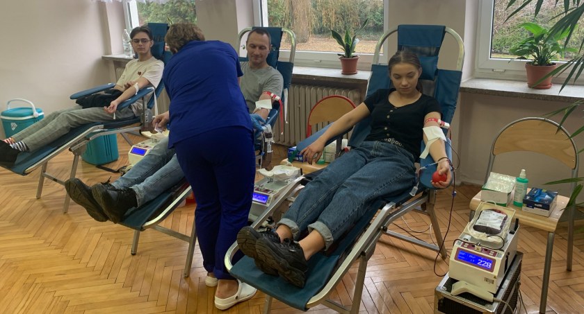Na zdjęciu akcja oddawania krwi w Kamieńsku - fot. ZSP Kamieńsk/Facebook