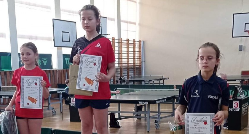 Na zdjęciu na trzecim stopniu podium Nina Aleksieieva.