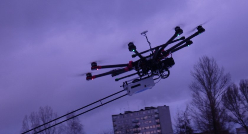 Na zdjęciu: dron antysmogowy