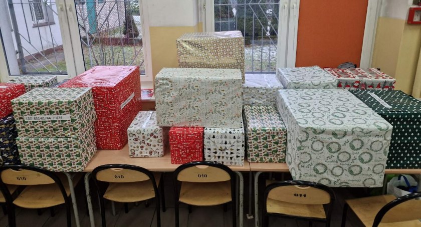 Na zdjęciu pierwsze paczki docierają do Elektryka - form Kamil Głąb 