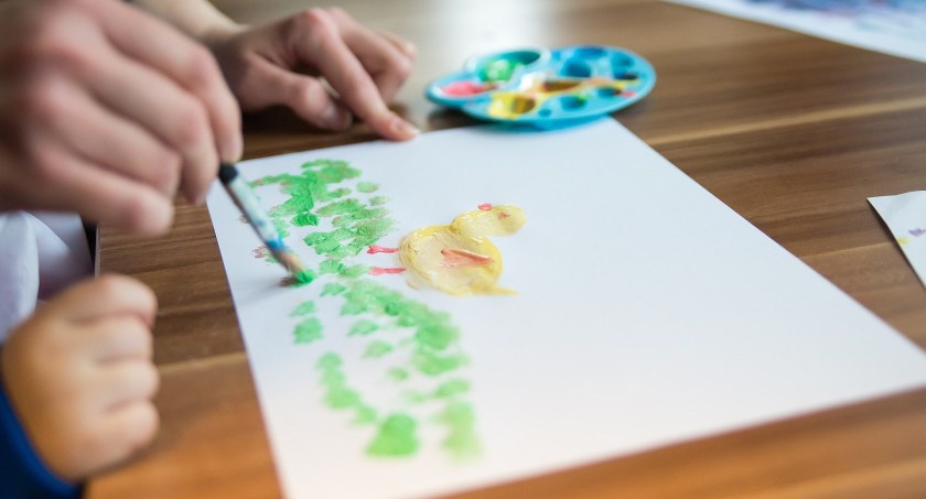Na zdjęciu: dziecko maluje - fot. ilustracyjne/Pixabay