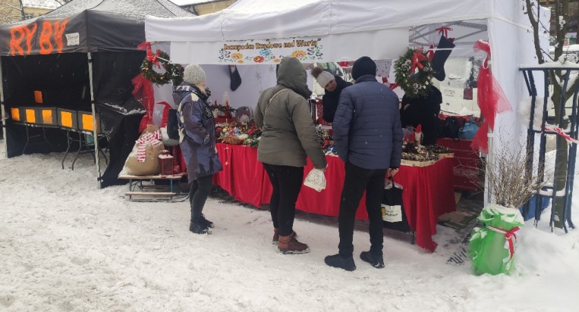 Na zdjęciu stoiska przy ulicy Reymonta 