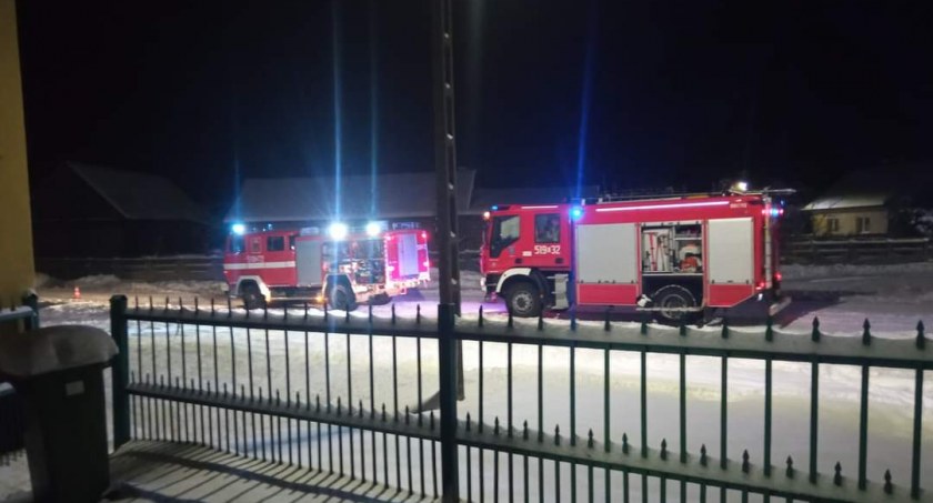 Na zdjęciu wozy bojowe OSP Wielgomłyny i OSP Myśliwczów - fot. Facebook/OSP Wielgomłyny 