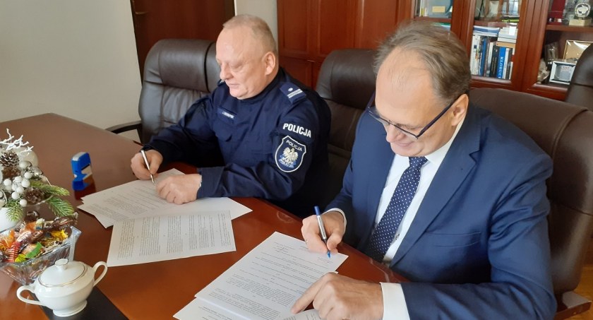 Na zdjęciu komendant Knapik i prezydent Ferenc - fot. KPP Radomsko
