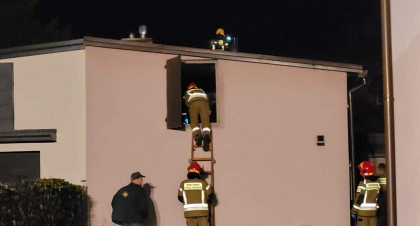 Na zdjęciu strażacy podczas akcji ratunkowej - fot. Facebook/OSP Kamieńsk 