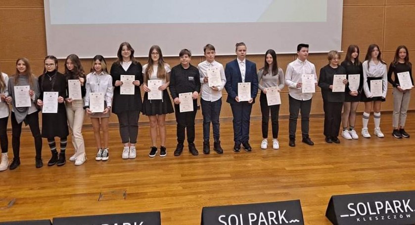 Na zdjęciu uroczystość na Solpark Kleszczów - fot. Facebook/10-tka