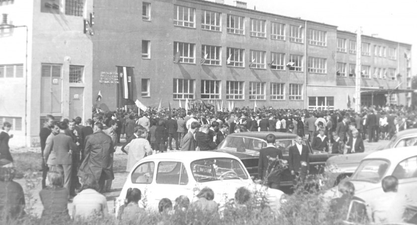 Na zdjęciu otwarcie I LO w Radomsku. Rok 1965. Fot. Jan Aksman