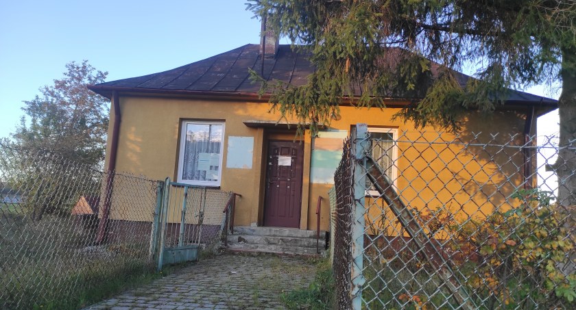 Na zdjęciu: Ośrodek zdrowia w Górach Mokrych