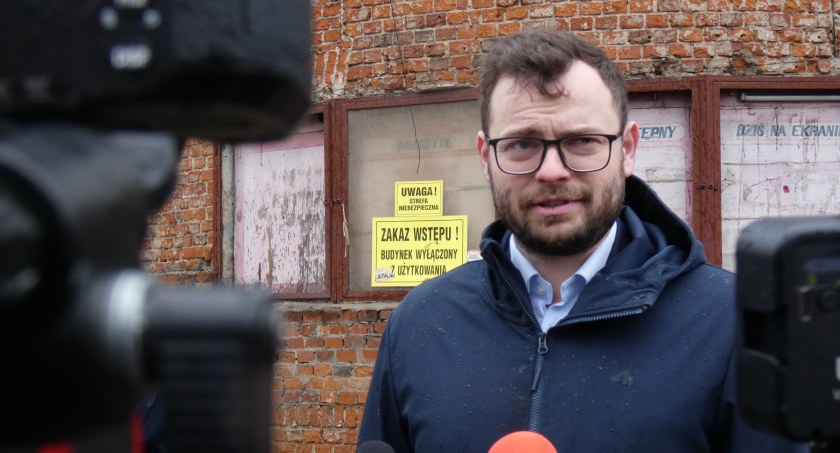 Na zdjęciu: Adwokat Rafał Gondzio, który likwidował majątek po rozwiązanej OSP Radomsku i sprzedawał Kinemę urzędowi