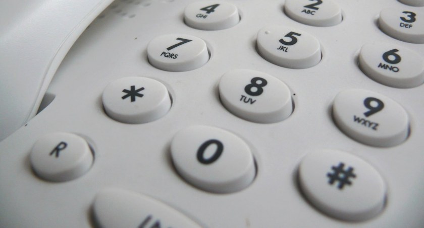 Na zdjęciu telefon stacjonarny